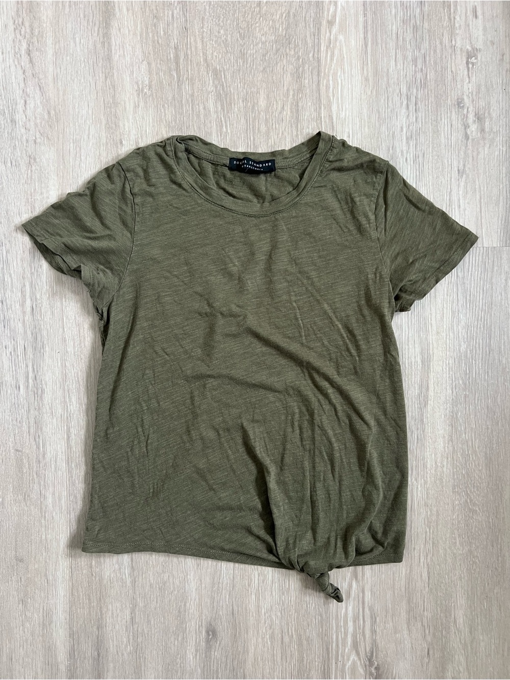 Sanctuary Matcha Olive Green Short-Sleeve Tee with Front Knot - Small